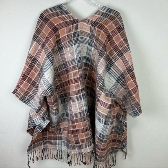 NWT Universal Thread Ruana poncho - Picture 13 of 13